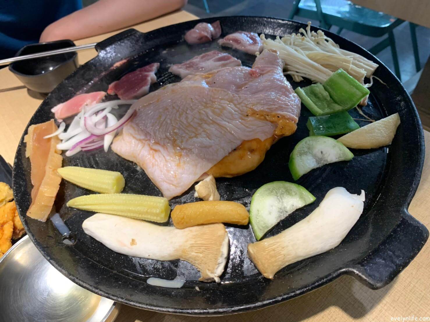 台中沙鹿|肉鮮生|高CP值韓式烤肉吃到飽 · 韓式小菜.蔬食炸物任你吃 - 第9張圖