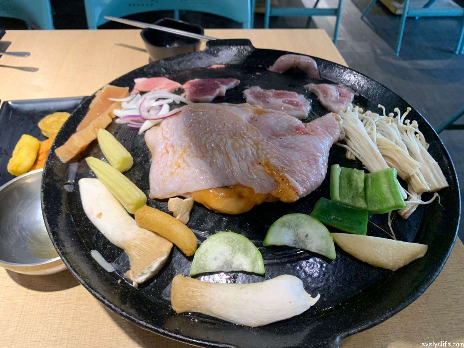 台中沙鹿|肉鮮生|高CP值韓式烤肉吃到飽 · 韓式小菜.蔬食炸物任你吃 - 第10張圖