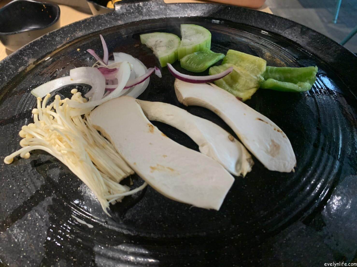 台中沙鹿|肉鮮生|高CP值韓式烤肉吃到飽 · 韓式小菜.蔬食炸物任你吃 - 第11張圖