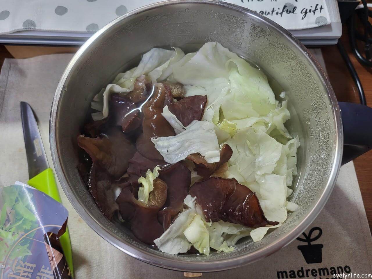 超簡單自製鹽水雞|套房料理|全聯油雞腿.美食鍋無油煙快速料理 - 第6張圖