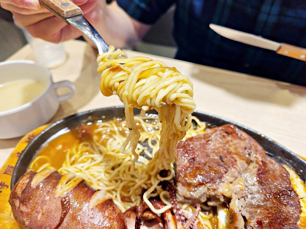 小時厚牛排|台中梧棲|咖哩飯限量供應.自助吧濃湯飲料吐司冰淇淋吃到飽 - 第12張圖