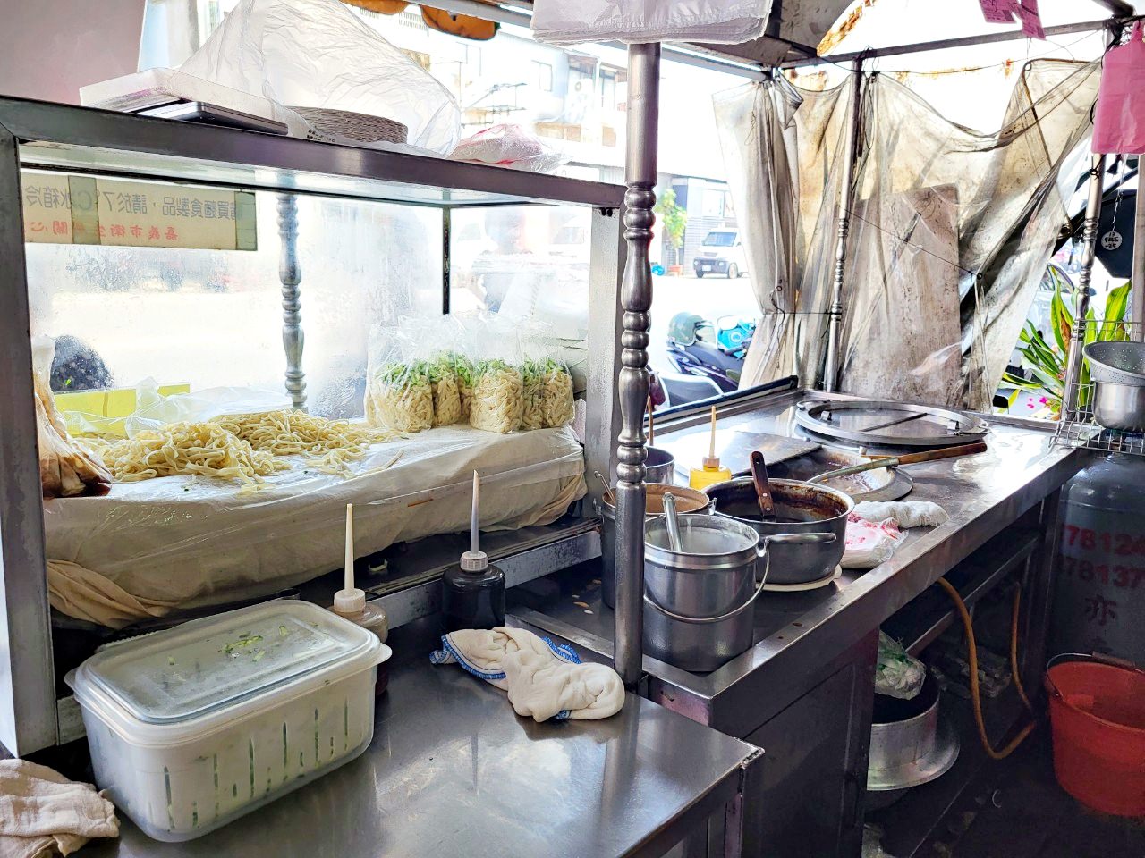 嘉義東區|公園老店涼麵、肉羹麵|加美乃滋的涼麵.香菇肉羹.在地人推薦組合 - 第3張圖