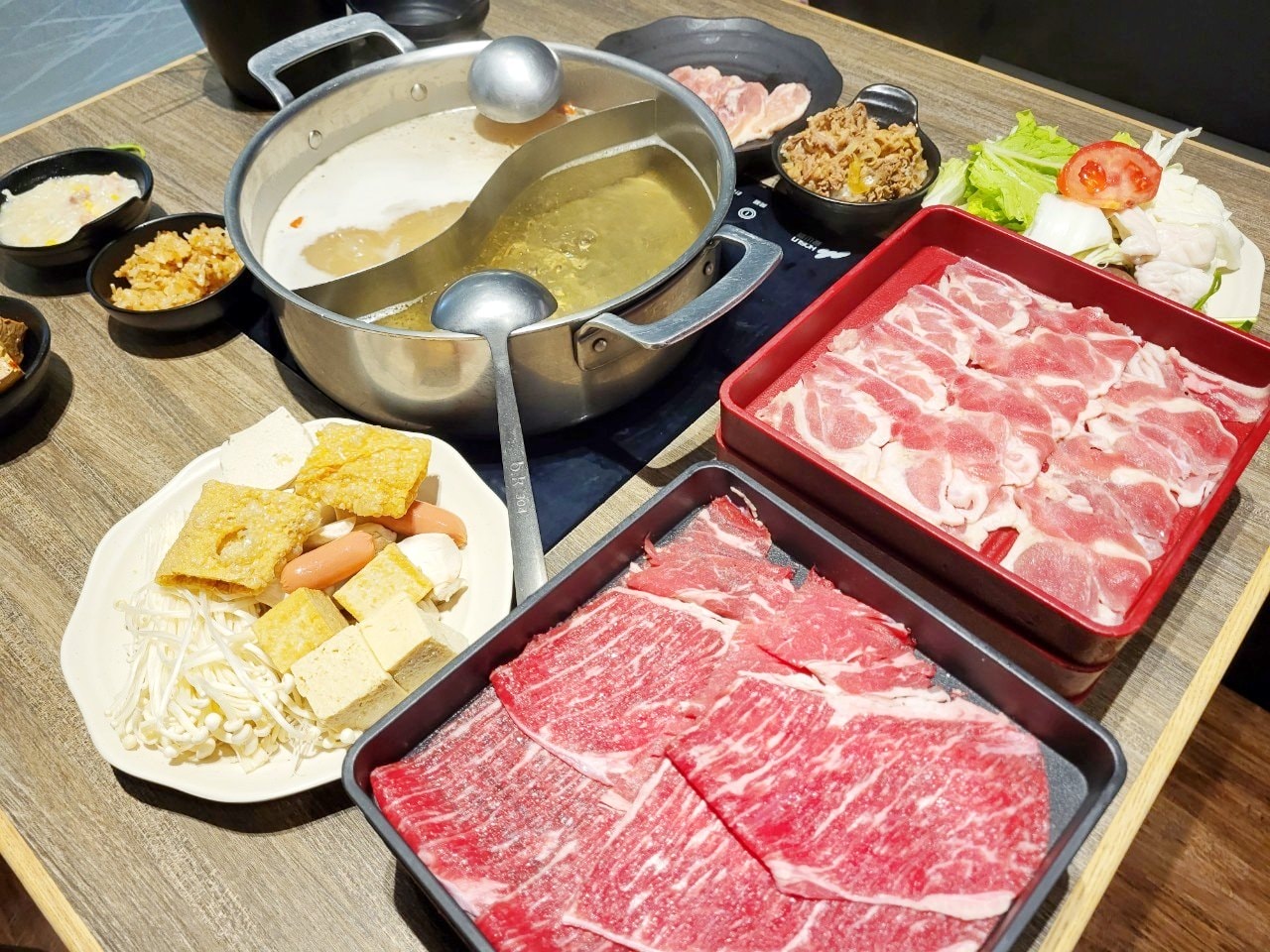 三井美食懶人包店家整理|來台中港三井Outlet吃什麼~火鍋燒肉吃到飽、美食街日式泰式義式料理 - 第2張圖