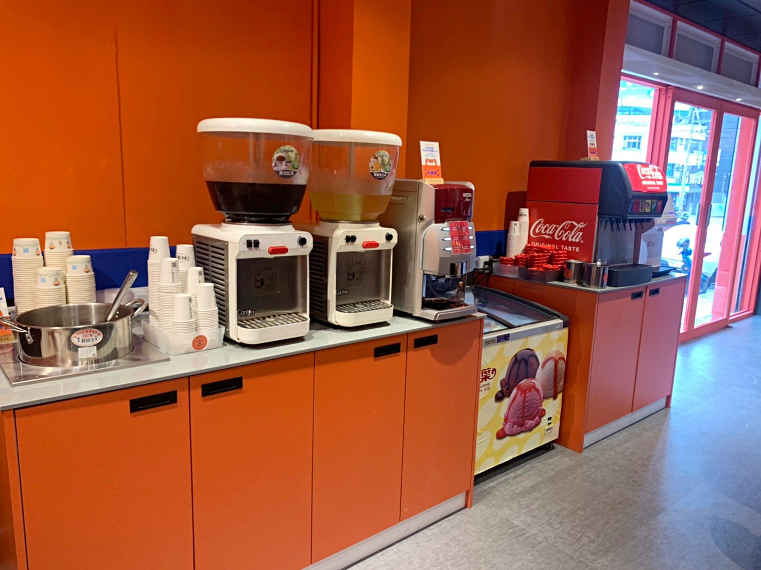 台中沙鹿|料鐵哥-醬燒鐵板靜宜店|台中新平價台式鐵板燒品牌.招牌雞腿排.青菜無限續.飲料冰淇淋自助吧CP值超高 - 第6張圖