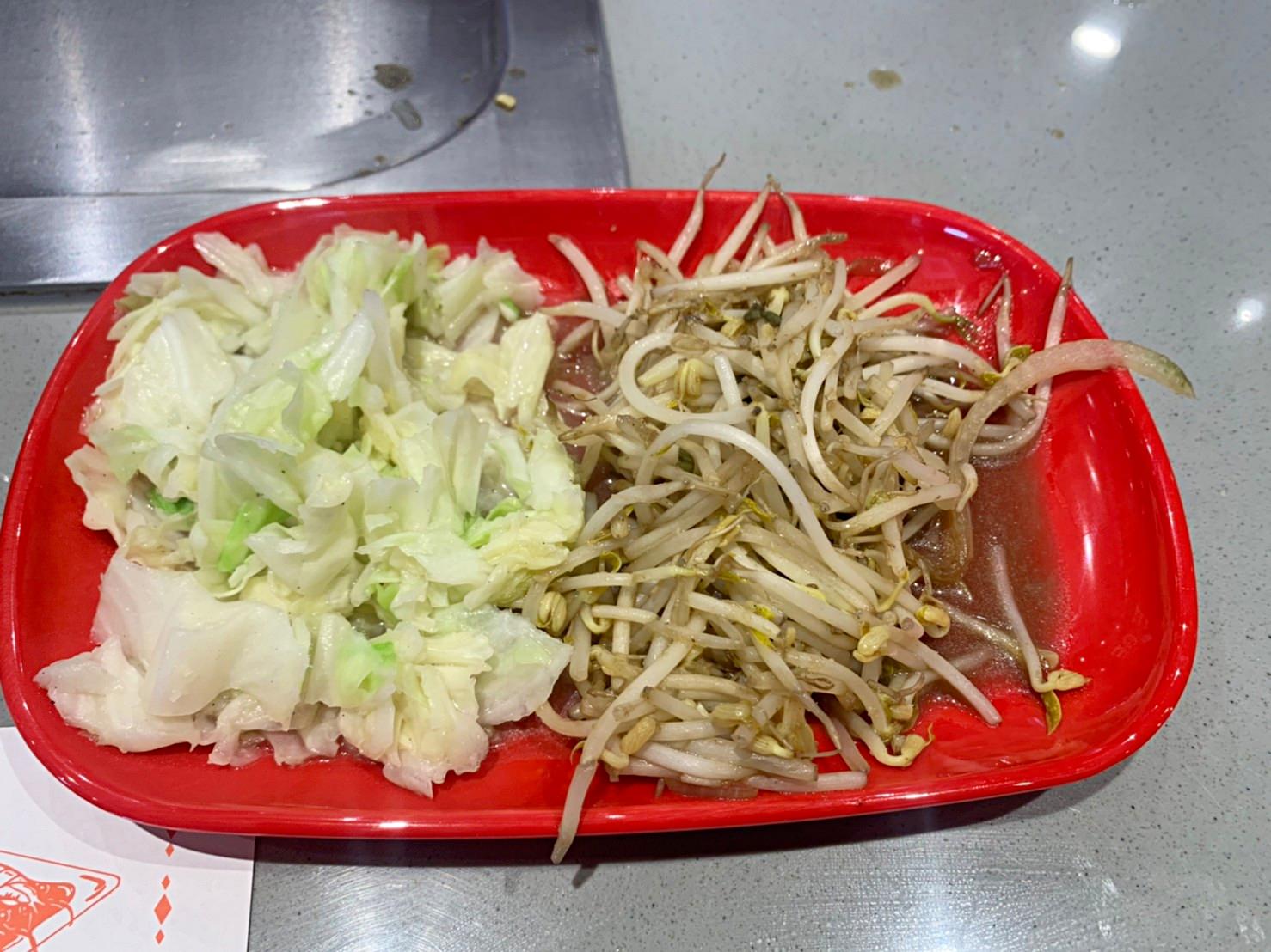 台中沙鹿|料鐵哥-醬燒鐵板靜宜店|台中新平價台式鐵板燒品牌.招牌雞腿排.青菜無限續.飲料冰淇淋自助吧CP值超高 - 第11張圖