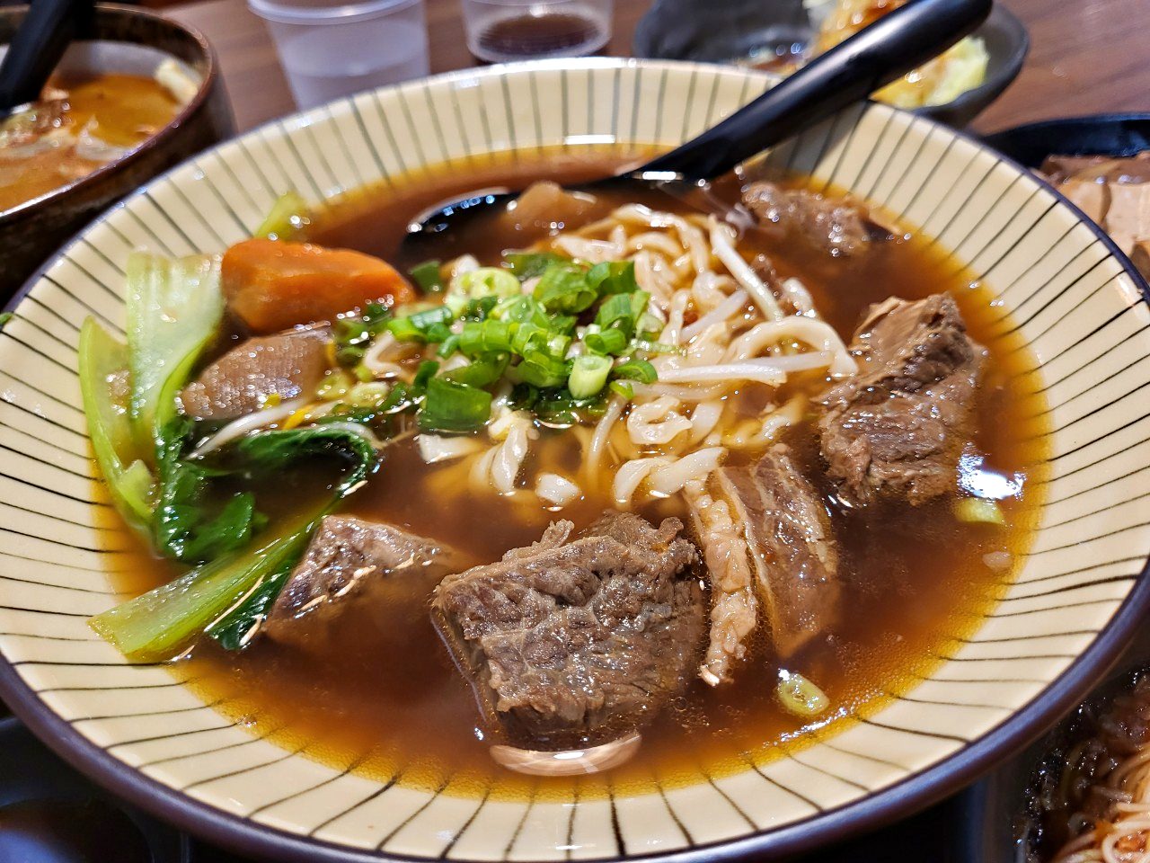 彰化市區|八棧食堂-雞湯牛肉麵專食所|暖心麻油雞湯紅燒牛肉麵.近家樂福.晚餐宵夜好選擇 - 第19張圖