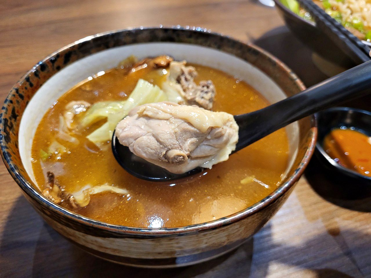 彰化市區|八棧食堂-雞湯牛肉麵專食所|暖心麻油雞湯紅燒牛肉麵.近家樂福.晚餐宵夜好選擇 - 第26張圖