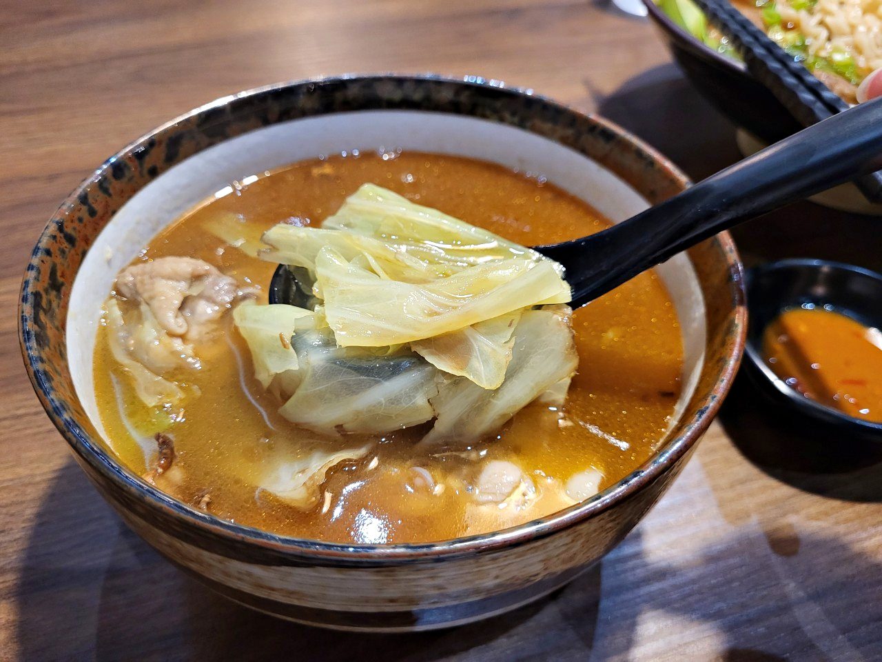 彰化市區|八棧食堂-雞湯牛肉麵專食所|暖心麻油雞湯紅燒牛肉麵.近家樂福.晚餐宵夜好選擇 - 第25張圖