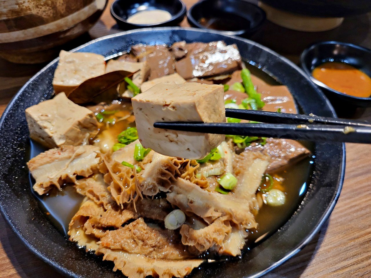 彰化市區|八棧食堂-雞湯牛肉麵專食所|暖心麻油雞湯紅燒牛肉麵.近家樂福.晚餐宵夜好選擇 - 第12張圖