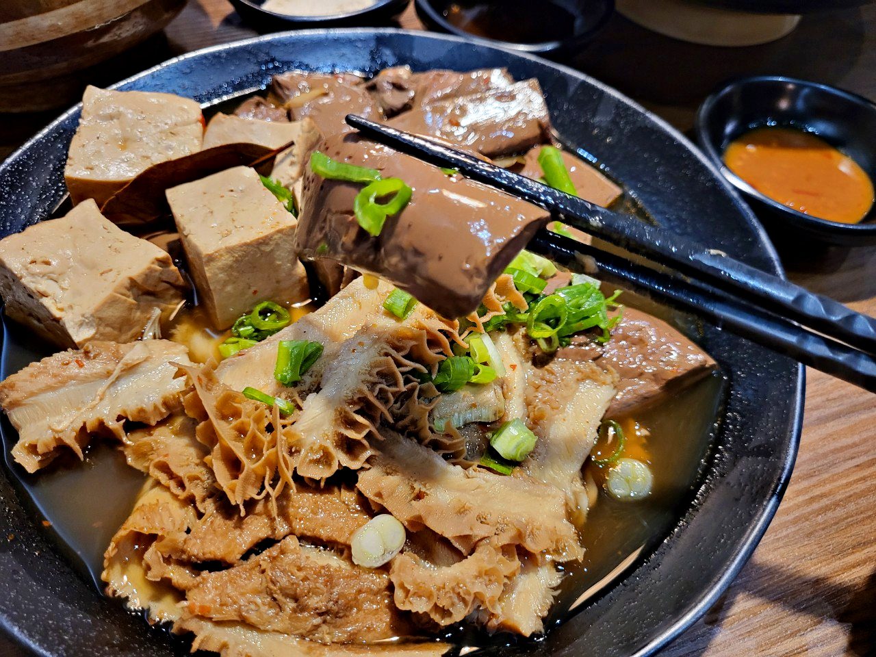 彰化市區|八棧食堂-雞湯牛肉麵專食所|暖心麻油雞湯紅燒牛肉麵.近家樂福.晚餐宵夜好選擇 - 第13張圖