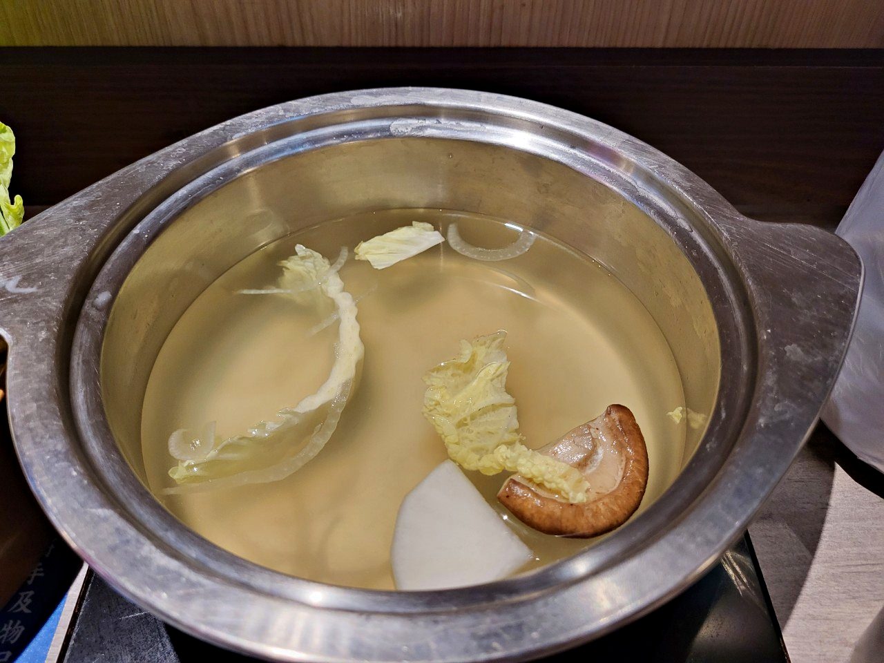 台中麗寶|這一小鍋|復古風個人火鍋.經典湯頭老火湯.好吃的懷舊麵茶冰 - 第13張圖