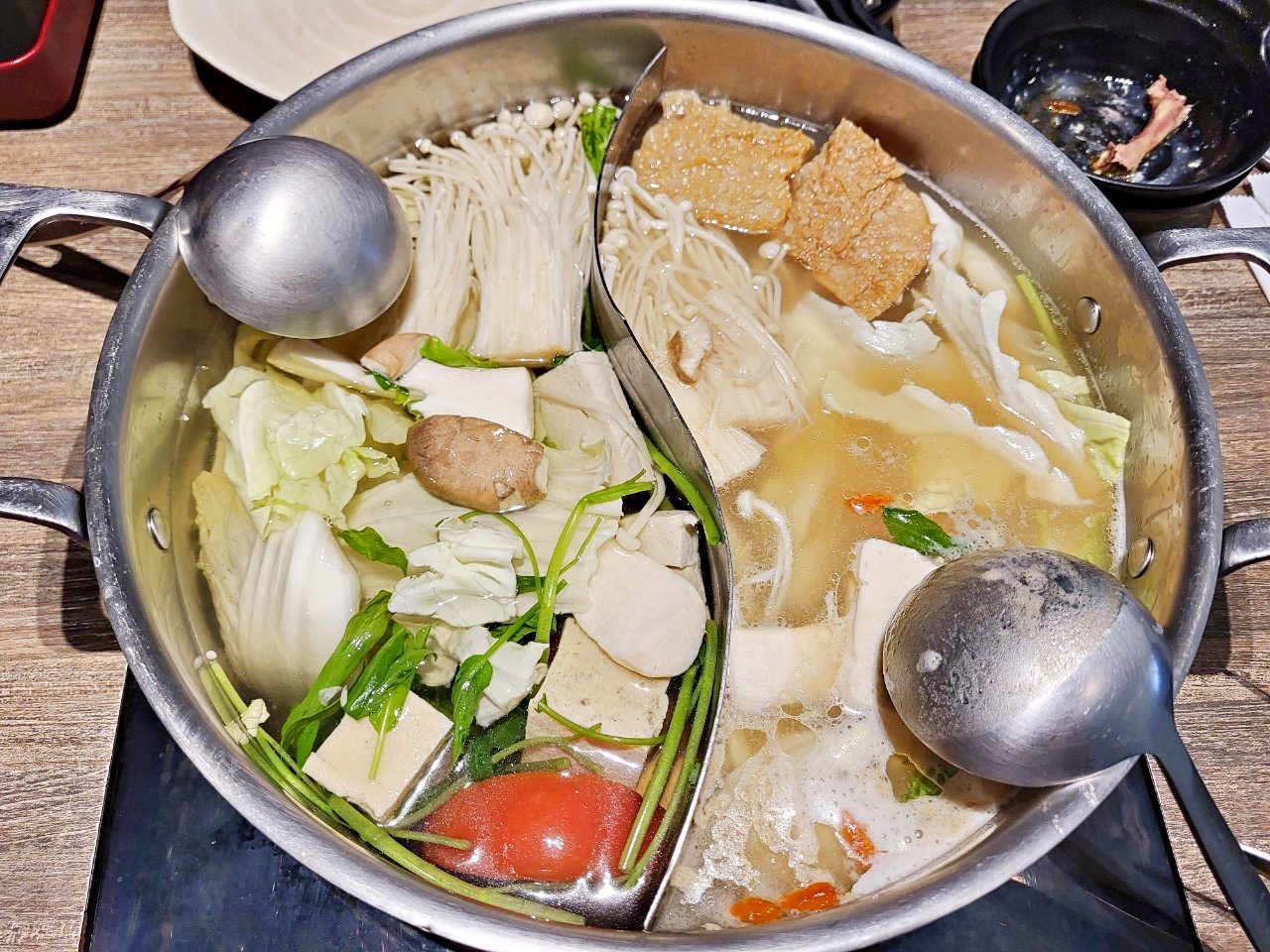 台中港三井|但馬屋涮涮鍋|多種價位肉品及沙拉吧吃到飽.壽喜燒鴛鴦鍋 - 第15張圖