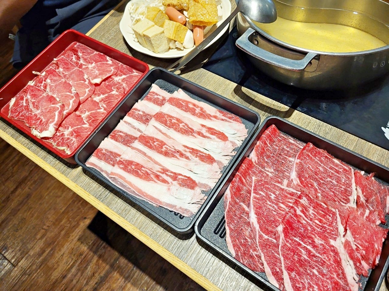台中港三井|但馬屋涮涮鍋|多種價位肉品及沙拉吧吃到飽.壽喜燒鴛鴦鍋 - 第18張圖