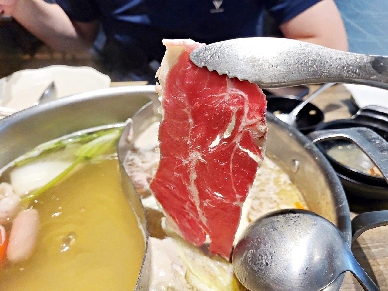 台中港三井|但馬屋涮涮鍋|多種價位肉品及沙拉吧吃到飽.壽喜燒鴛鴦鍋 - 第24張圖
