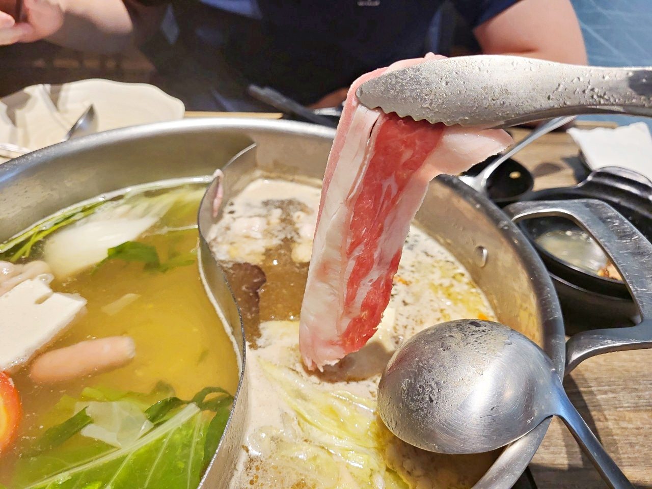 台中港三井|但馬屋涮涮鍋|多種價位肉品及沙拉吧吃到飽.壽喜燒鴛鴦鍋 - 第22張圖