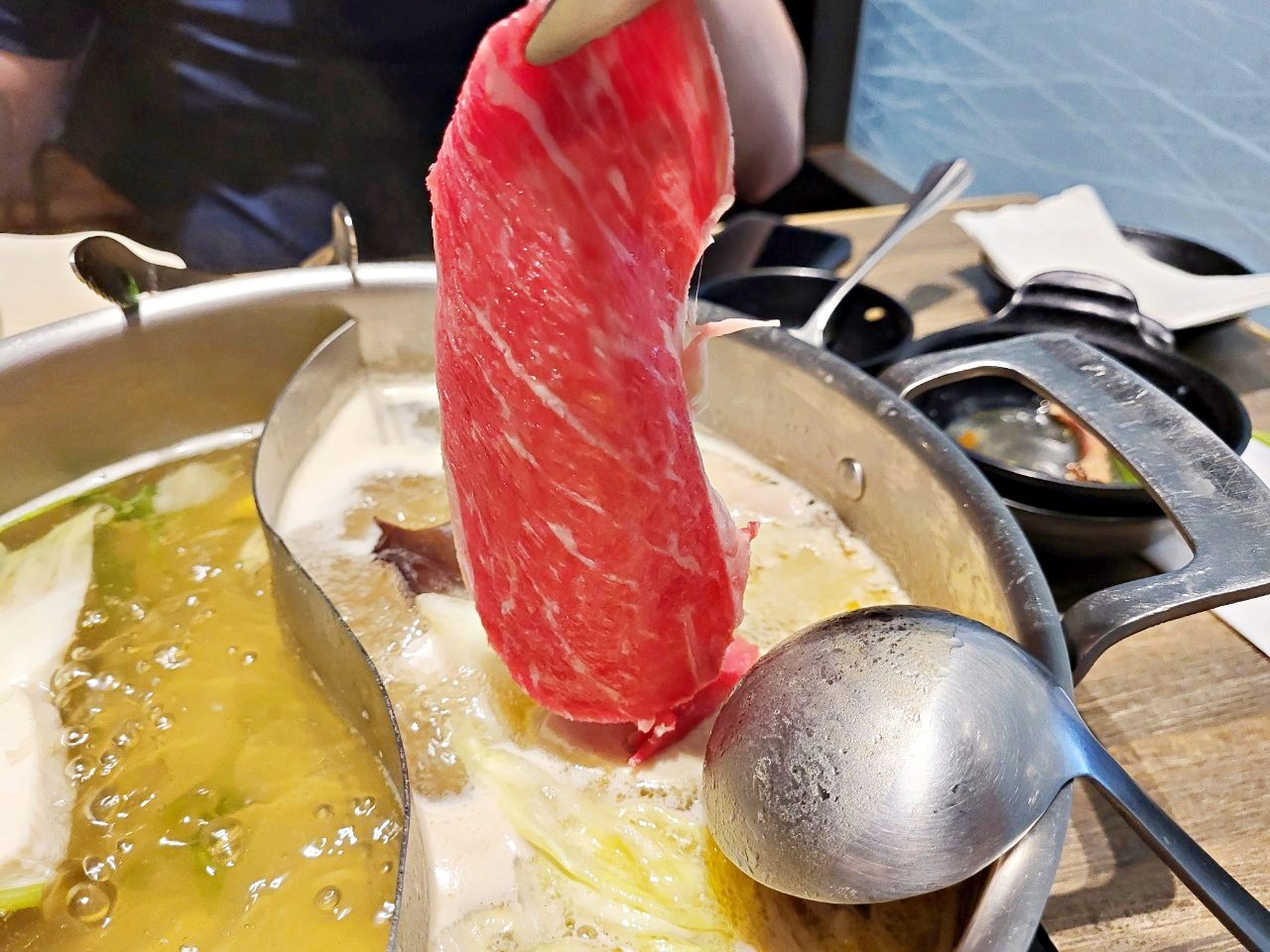 台中港三井|但馬屋涮涮鍋|多種價位肉品及沙拉吧吃到飽.壽喜燒鴛鴦鍋 - 第20張圖