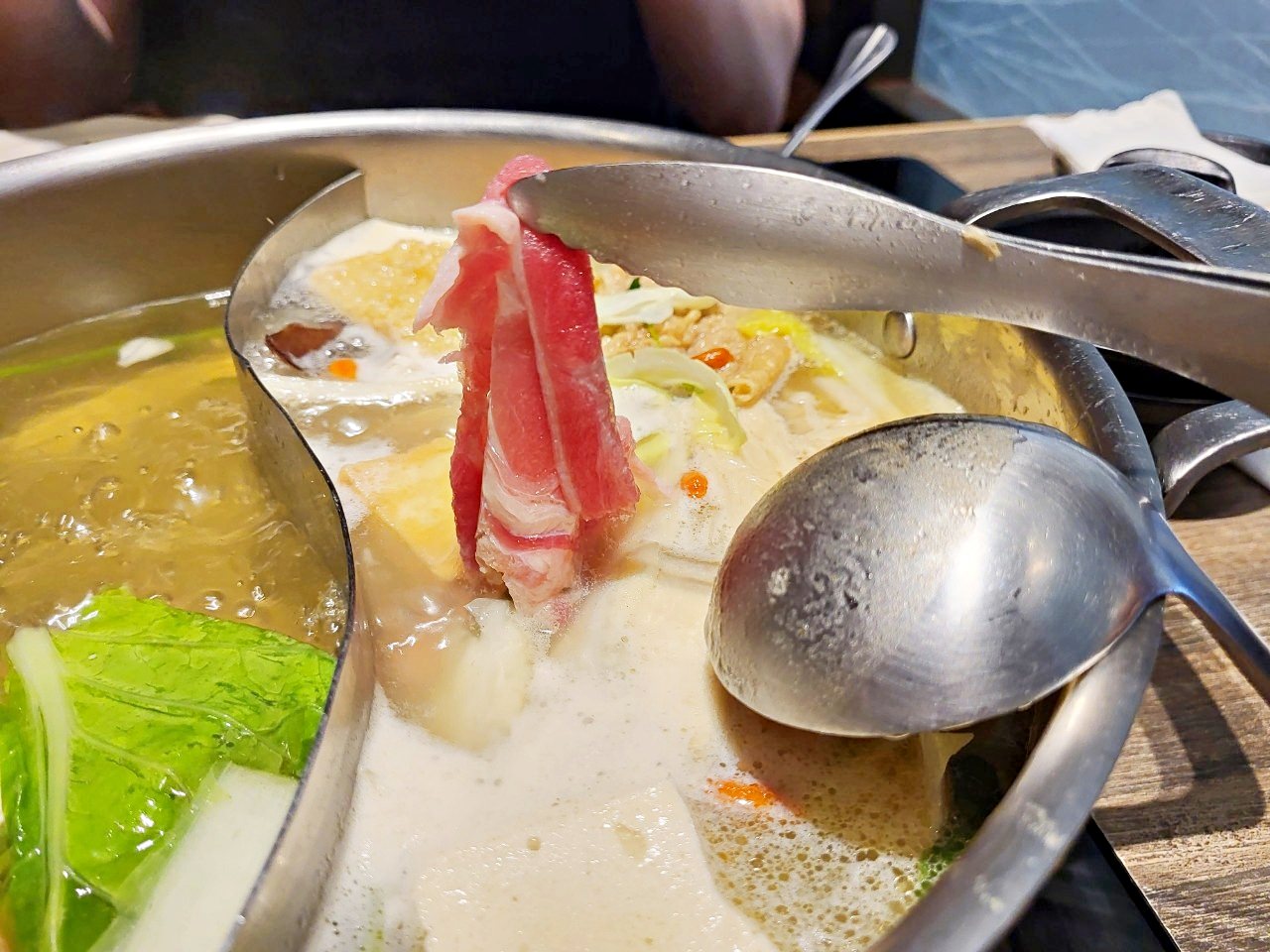 台中港三井|但馬屋涮涮鍋|多種價位肉品及沙拉吧吃到飽.壽喜燒鴛鴦鍋 - 第30張圖