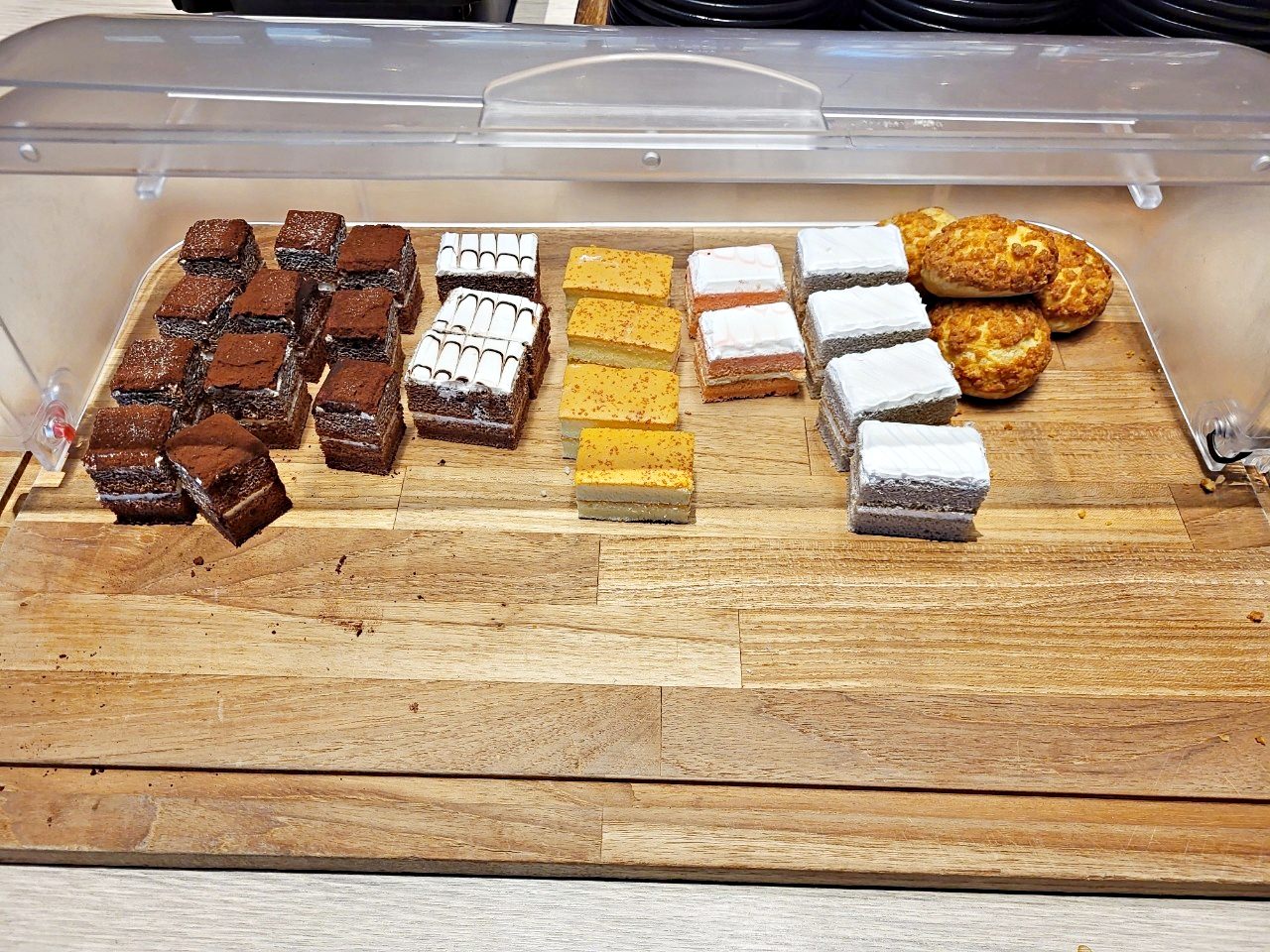 台中港三井|但馬屋涮涮鍋|多種價位肉品及沙拉吧吃到飽.壽喜燒鴛鴦鍋 - 第50張圖