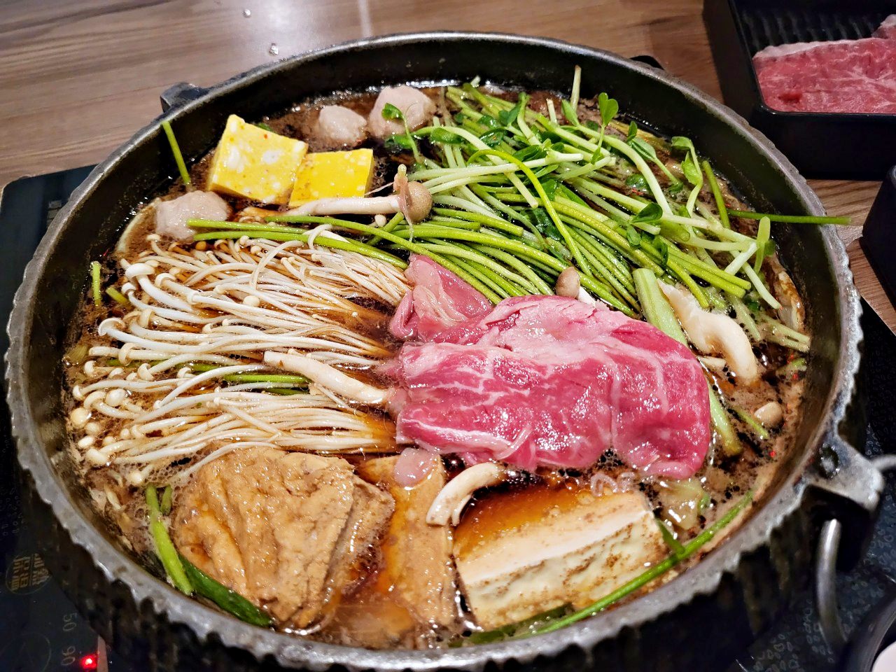 台中沙鹿|壽喜燒一丁|現切肉品、蔬菜無限量供應吃到飽.現沖牛肉湯.豐富甜點區.冷飲熱飲霜淇淋 - 第18張圖