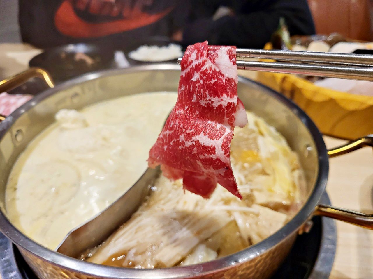 台中麗寶|星野肉肉鍋PLUS|頂級奢華和牛吃到飽.招牌熊熊鴛鴦鍋.多元蔬菜熟食吧 - 第22張圖