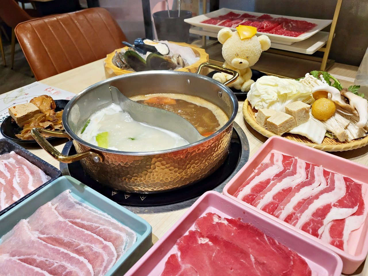 台中麗寶|星野肉肉鍋PLUS|頂級奢華和牛吃到飽.招牌熊熊鴛鴦鍋.多元蔬菜熟食吧 - 第13張圖