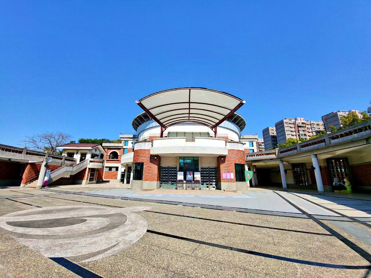 台中清水|港區藝術中心|水池曲橋仿中國閩南風建築.各式展覽活動 - 第13張圖