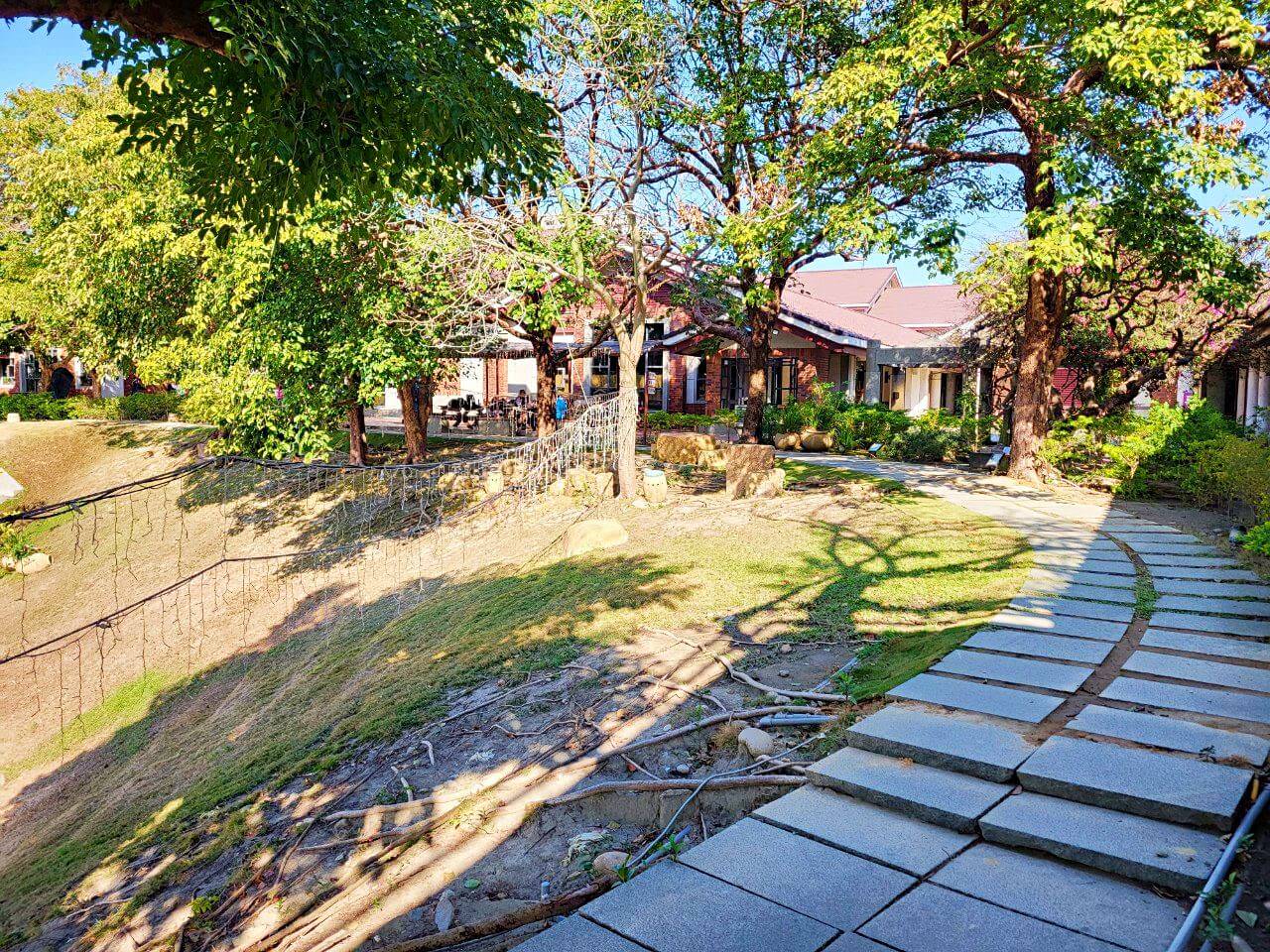 台中清水|港區藝術中心|水池曲橋仿中國閩南風建築.各式展覽活動 - 第25張圖