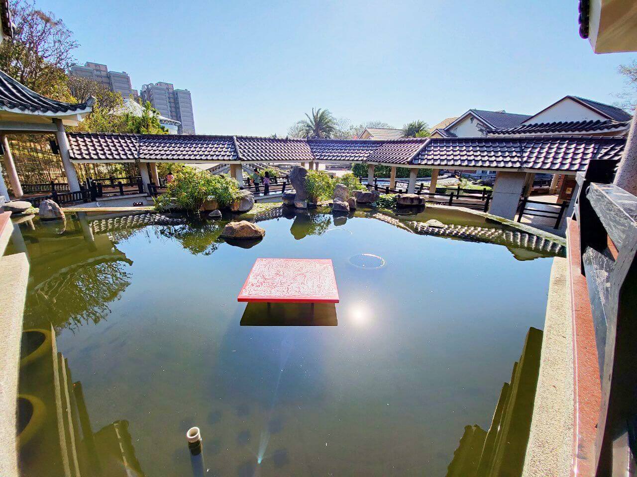 台中清水|港區藝術中心|水池曲橋仿中國閩南風建築.各式展覽活動 - 第11張圖