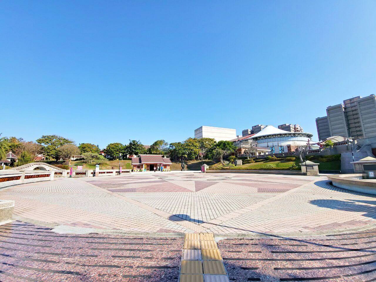 台中清水|港區藝術中心|水池曲橋仿中國閩南風建築.各式展覽活動 - 第4張圖