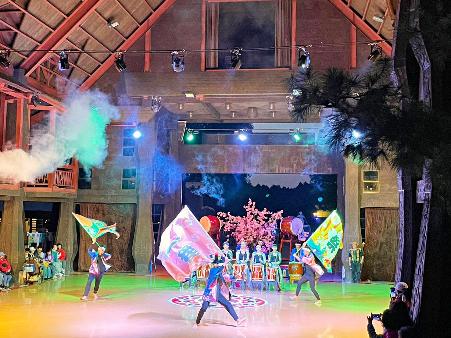 南投魚池|2023年九族文化村櫻花祭|搭纜車鳥瞰園區櫻花.日式浴衣體驗.賞夜櫻火舞秀 - 第48張圖