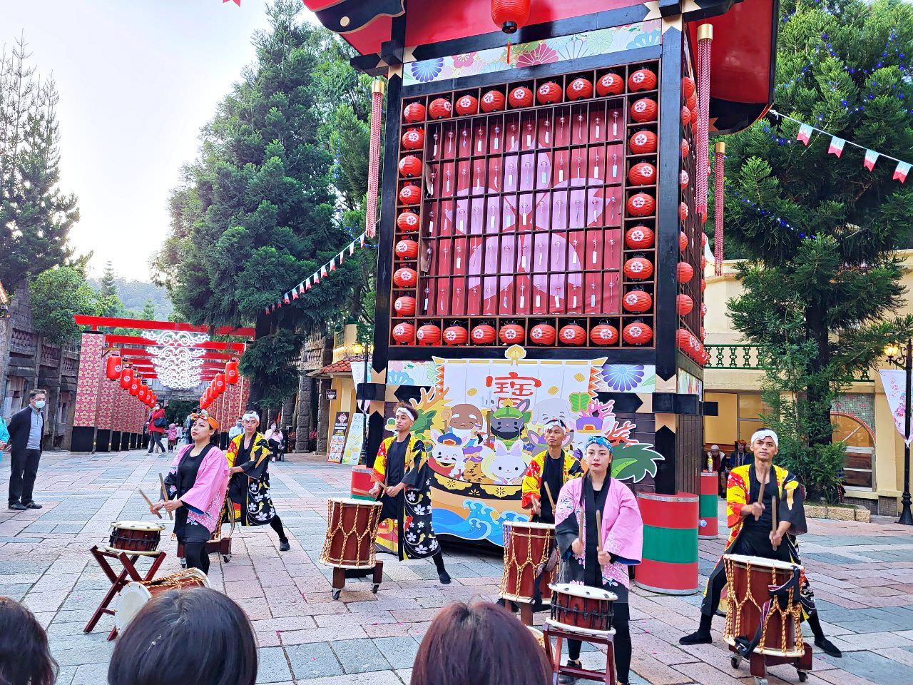 南投魚池|2023年九族文化村櫻花祭|搭纜車鳥瞰園區櫻花.日式浴衣體驗.賞夜櫻火舞秀 - 第43張圖