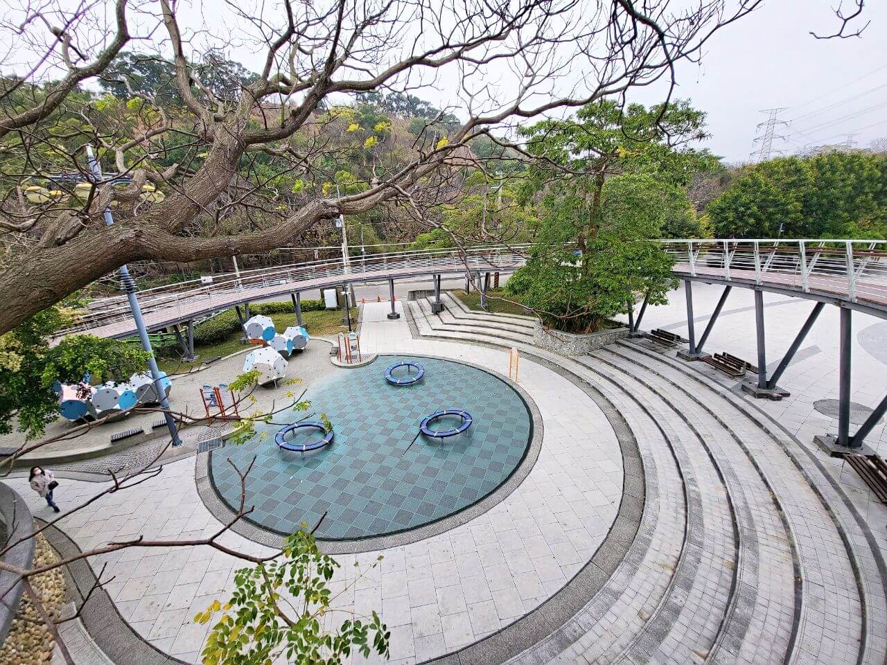 台中清水|鰲峰山運動公園|競合體驗遊戲場.觀景平台賞清水市區夜景.免費烤肉區 - 第23張圖