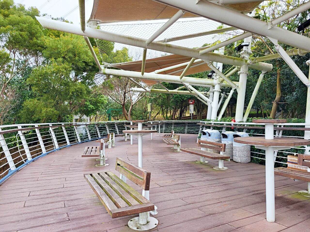 台中清水|鰲峰山運動公園|競合體驗遊戲場.觀景平台賞清水市區夜景.免費烤肉區 - 第14張圖