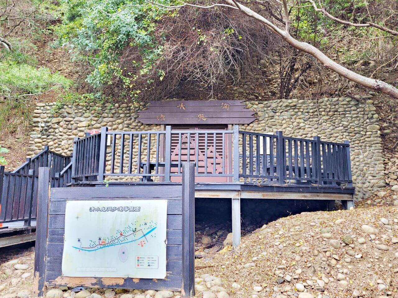 台中清水|鰲峰山運動公園|競合體驗遊戲場.觀景平台賞清水市區夜景.免費烤肉區 - 第34張圖