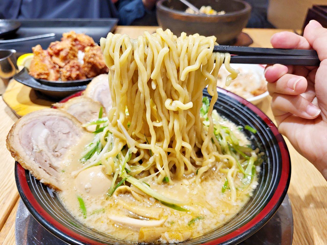 台中港三井|屯京拉麵|東京池袋人氣拉麵.麵加大不加價.和風石鍋拌飯 - 第16張圖
