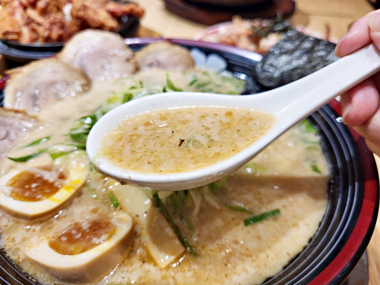 台中港三井|屯京拉麵|東京池袋人氣拉麵.麵加大不加價.和風石鍋拌飯 - 第12張圖