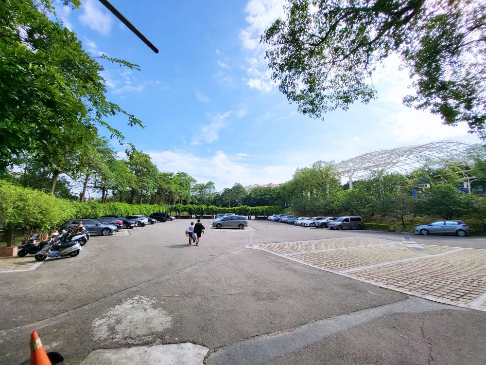 苗栗市區|貓狸山功維敘隧道|涼爽迷幻的七彩隧道.懷舊火車與車廂.懷古市集 - 第1張圖