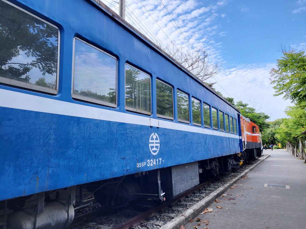 苗栗市區|貓狸山功維敘隧道|涼爽迷幻的七彩隧道.懷舊火車與車廂.懷古市集 - 第21張圖