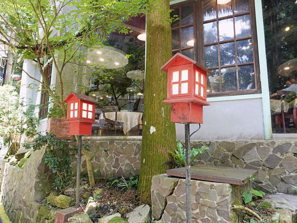 南投鹿谷|溪頭松林町妖怪村|日式特色風格商店街.超好拍造型眼球鳥居及妖怪公車 - 第6張圖