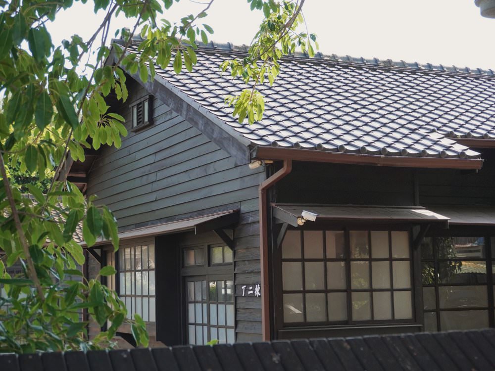 苗栗苑裡|山腳國小日治後期宿舍群|環境清幽.典型日式宿舍建築 - 第1張圖