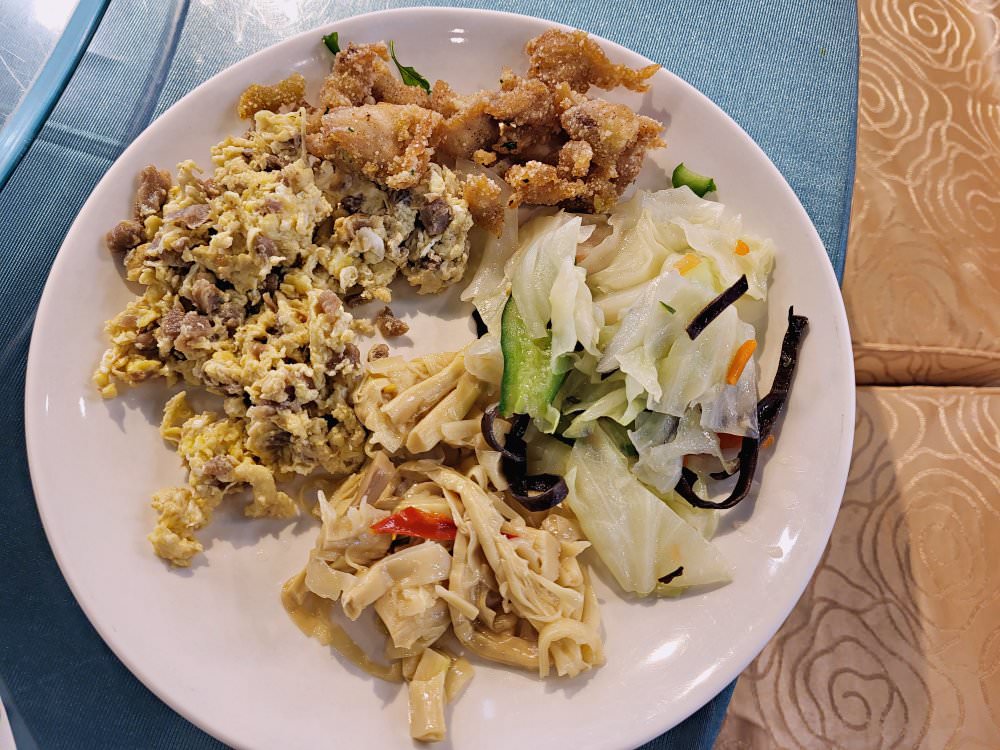 嘉義番路|仁義湖岸大酒店|開箱豪華雙人房.有陽台欣賞山景及湖景.附有免費停車位 - 第43張圖