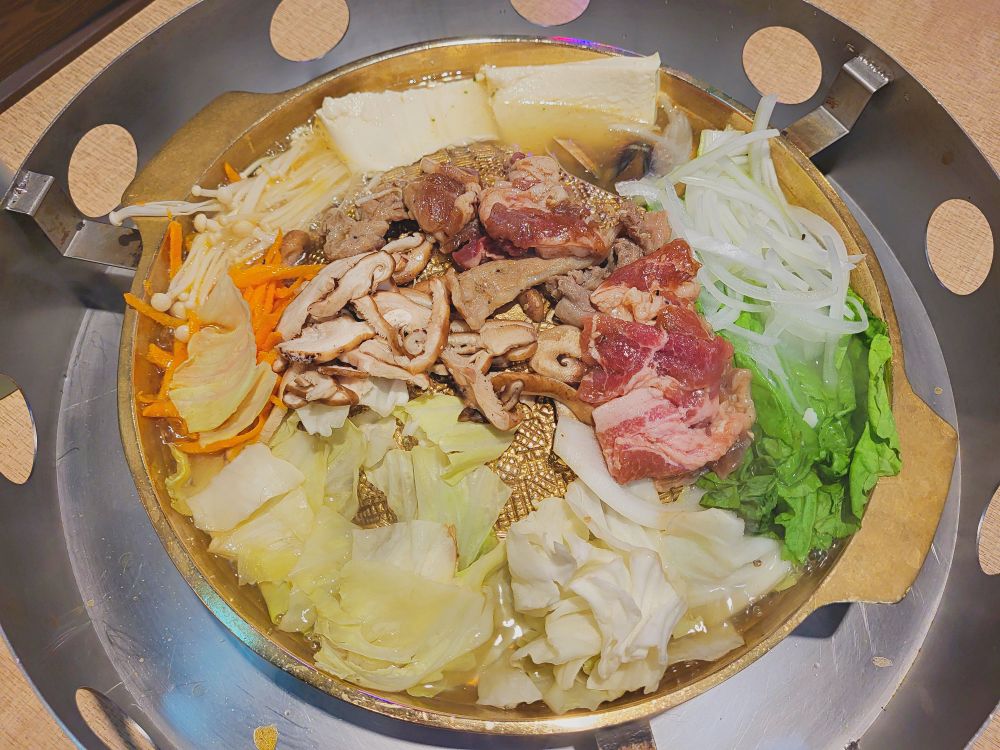 首爾韓鍋逢甲店GANGNAM Korean Restaurant|好吃的韓式銅盤烤肉.美味特色的韓國小菜.料多豐盛的海鮮煎餅.單人及多人套餐組合.位在逢甲夜市旁 - 第13張圖