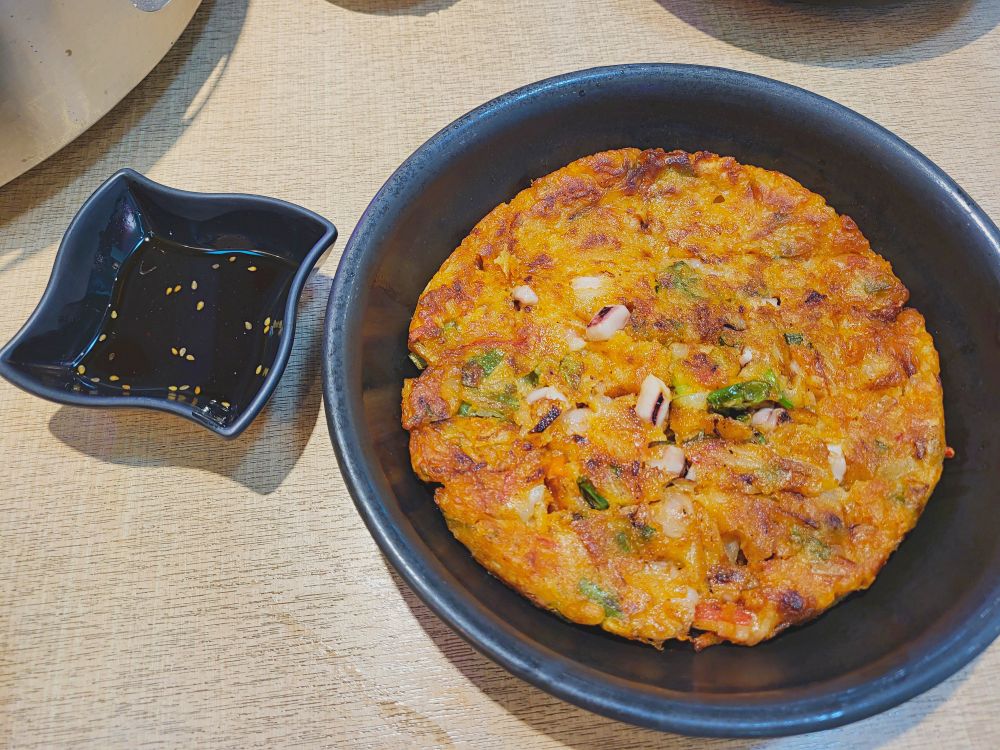 首爾韓鍋逢甲店GANGNAM Korean Restaurant|好吃的韓式銅盤烤肉.美味特色的韓國小菜.料多豐盛的海鮮煎餅.單人及多人套餐組合.位在逢甲夜市旁 - 第14張圖