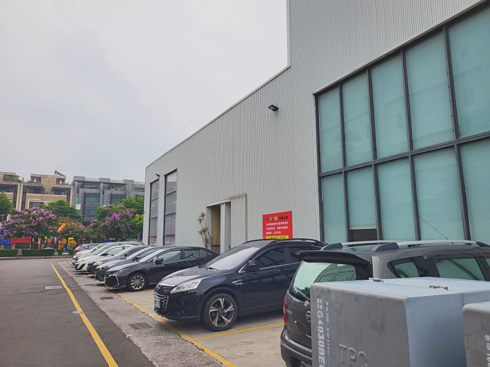 鮮友火鍋彰化旗艦店|超多樣化的吃到飽火鍋店.現切肉品、現包手捲、DIY拉麵、燒烤、蛋糕、炸物、燒賣、手搖飲.環境寬敞舒適適合多人聚餐 - 第3張圖