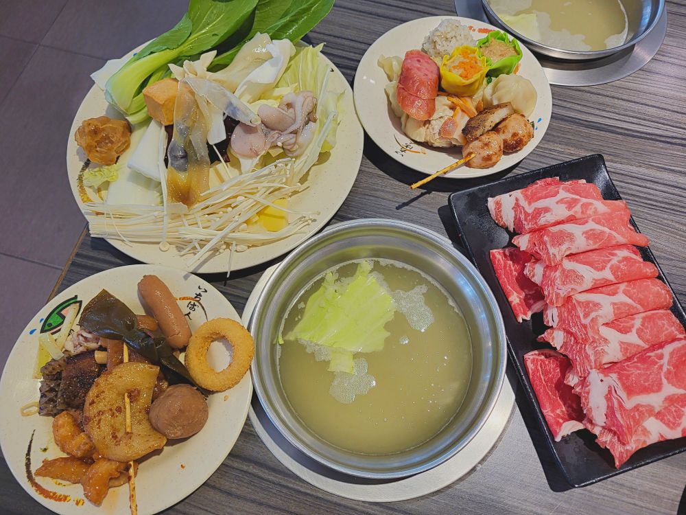 鮮友火鍋彰化旗艦店|超多樣化的吃到飽火鍋店.現切肉品、現包手捲、DIY拉麵、燒烤、蛋糕、炸物、燒賣、手搖飲.環境寬敞舒適適合多人聚餐 - 第12張圖