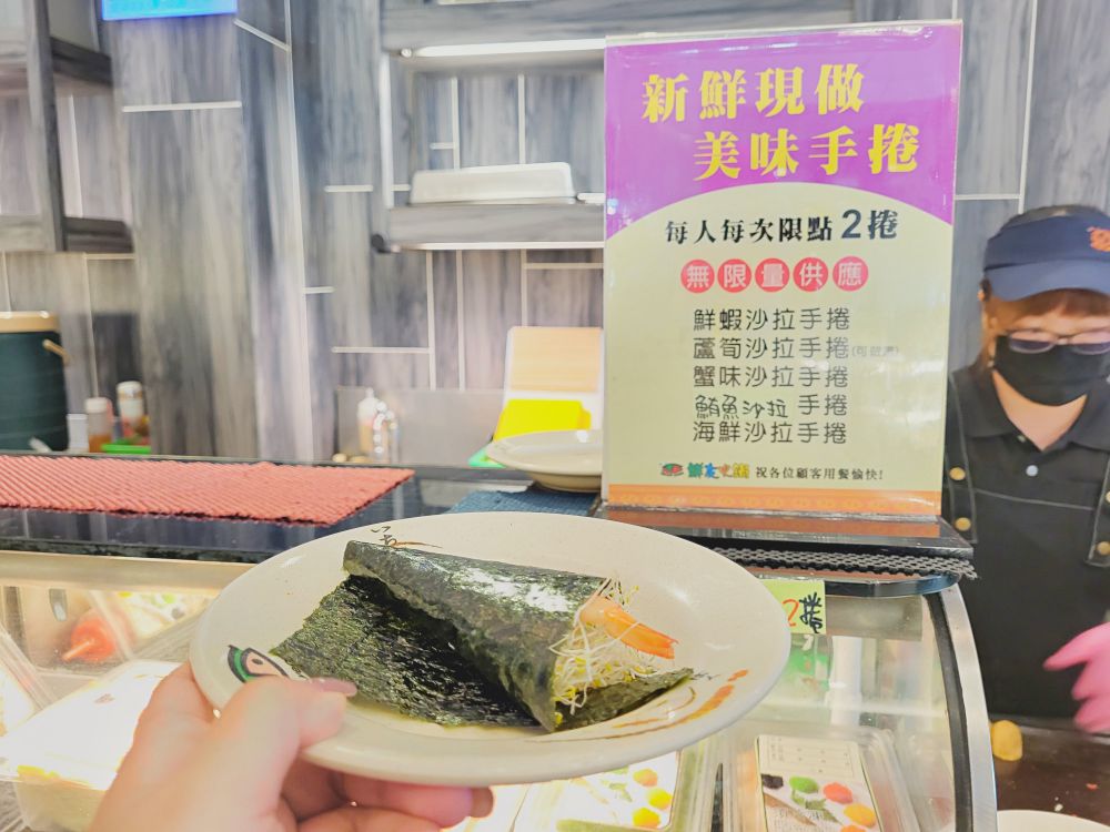 鮮友火鍋彰化旗艦店|超多樣化的吃到飽火鍋店.現切肉品、現包手捲、DIY拉麵、燒烤、蛋糕、炸物、燒賣、手搖飲.環境寬敞舒適適合多人聚餐 - 第37張圖