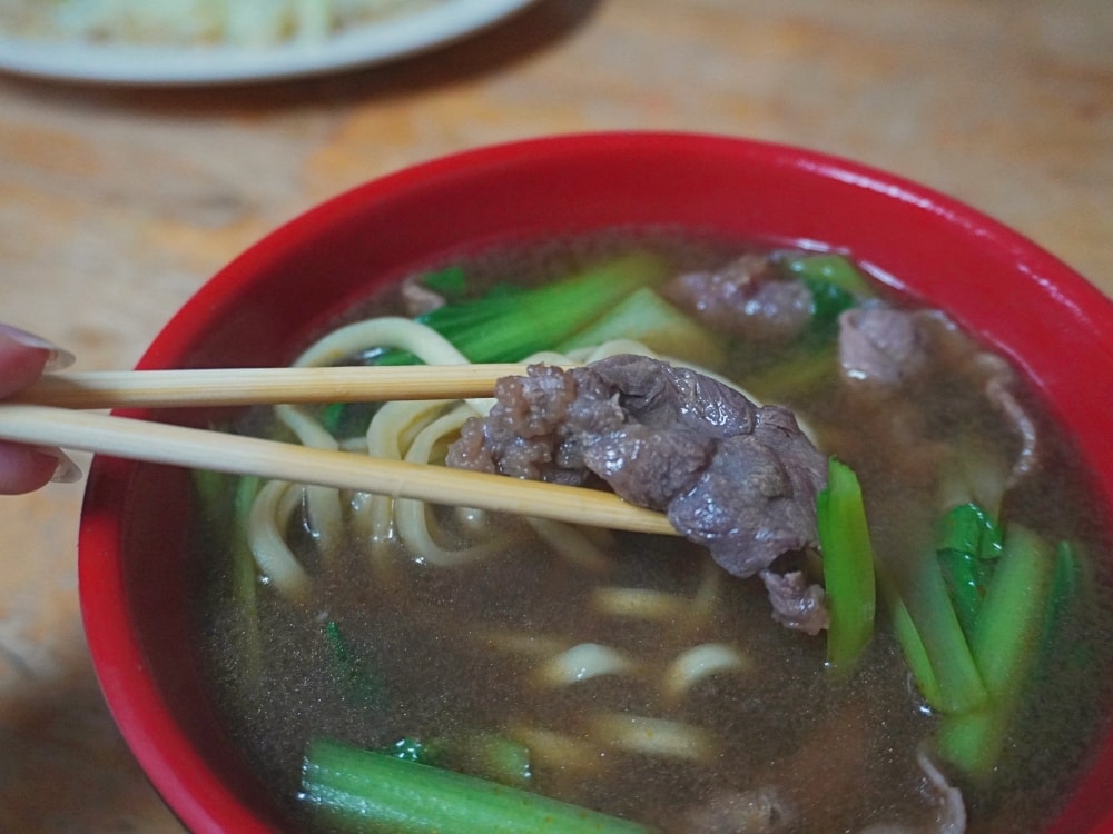 原鄉食堂美食餐廳|Google高評分特色原住民風味餐.銷魂烤肉飯.好湯頭的清燉牛肉麵.位在清淨農場高空景觀步道旁 - 第20張圖