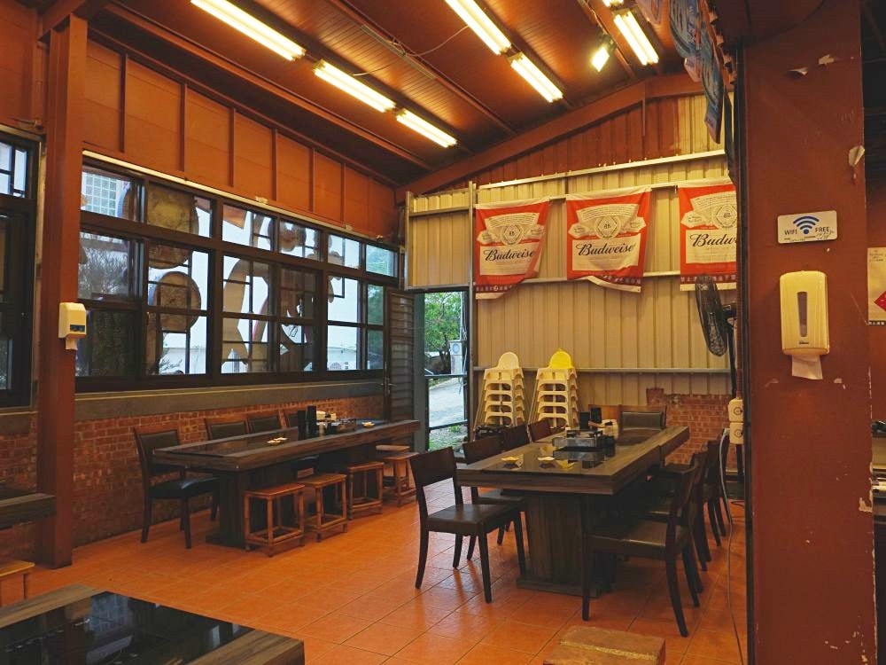 雞大王活蝦啤酒城雞大王|雙人窯烤甕仔雞套餐.餐點內容豐盛有香菇雞湯、高麗菜、雞油拌飯、煎豬肝、煎薣豆腐.清境農場旁好停車 - 第5張圖