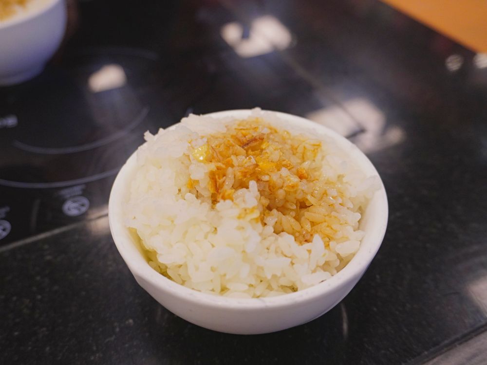 雞大王活蝦啤酒城雞大王|雙人窯烤甕仔雞套餐.餐點內容豐盛有香菇雞湯、高麗菜、雞油拌飯、煎豬肝、煎薣豆腐.清境農場旁好停車 - 第8張圖
