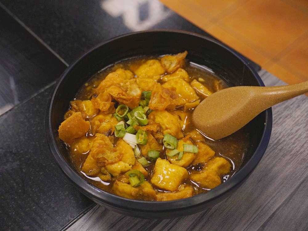 雞大王活蝦啤酒城雞大王|雙人窯烤甕仔雞套餐.餐點內容豐盛有香菇雞湯、高麗菜、雞油拌飯、煎豬肝、煎薣豆腐.清境農場旁好停車 - 第21張圖